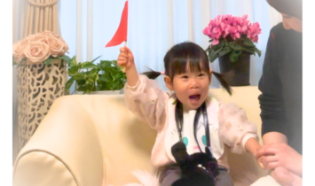 名古屋市名東区のNAO MUSICAで0歳から絶対音感を育てるレッスンを受ける2歳の女の子